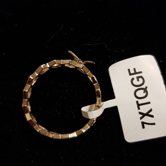 Beautiful Bumble Bee collection Ring - Picture 3 of 5